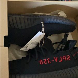 Yeezy 350 Boost v2 “Bred”